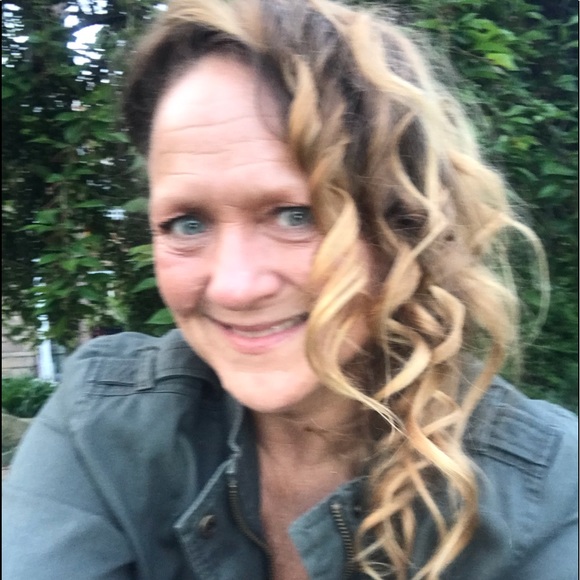 Meet your Posher, Trina - Picture 2 of 2